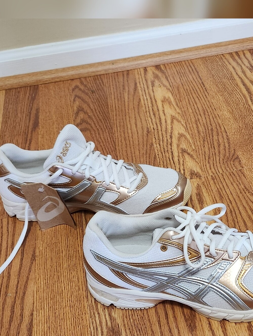 ASICS White Mesh Women's Athletic Sneakers w/gold & Silver NEW